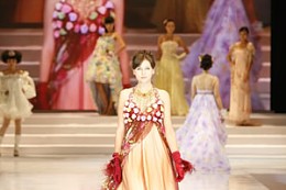 中國上海婚博會上國際婚紗禮服流行時尚發布 中國上海婚博會上國際婚紗禮服流行時尚發布